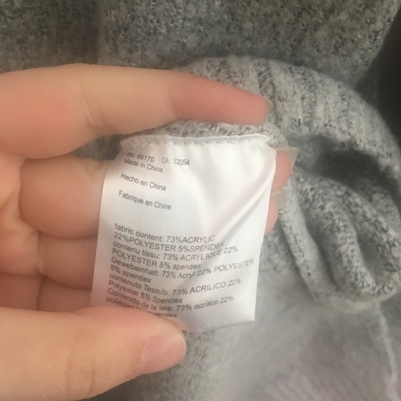 SOLD Lili's Closet Grey Oversized Star Sweater - Picture 6 of 7